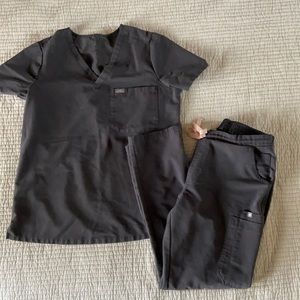 FIGS Scrub Set